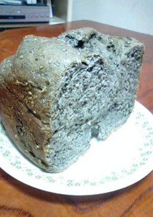 ド迫力!!HB濃厚黒ごまパン-レシピのメイン写真