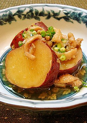 鶏皮とサツマイモの煮物-レシピのメイン写真