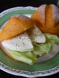 朝食に充実野菜なパン♪（レンジパン）