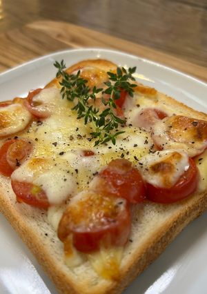 朝ごはんに☆簡単おいしいトマトとチーズのトースト-レシピのメイン写真
