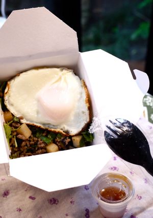 ひき肉エスニック弁当、目玉焼きのっけ-レシピのメイン写真