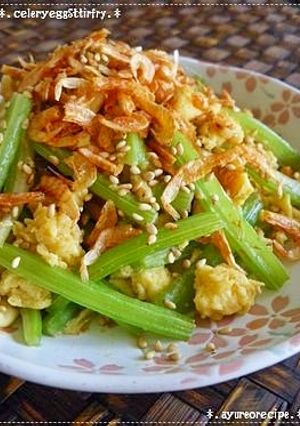 セロリが美味しくなる♪桜海老香る卵炒め-レシピのメイン写真
