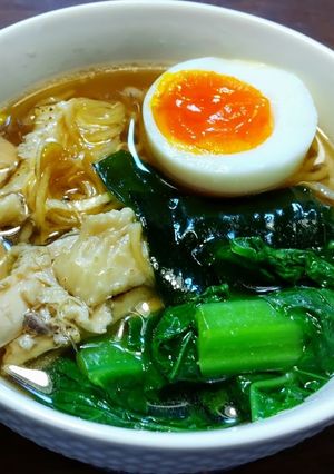 蕎麦用麺つゆ使用で半ラーメン 低温手羽先-レシピのメイン写真