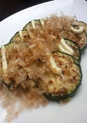 ズッキーニのバター醤油焼きおかかマヨのせ-レシピのメイン写真