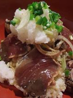 絶品!本場の鰹のタタキ丼を自宅で再現!-レシピのメイン写真