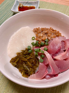 お刺身とろろ納豆めかぶのネバネバ丼♪-レシピのメイン写真