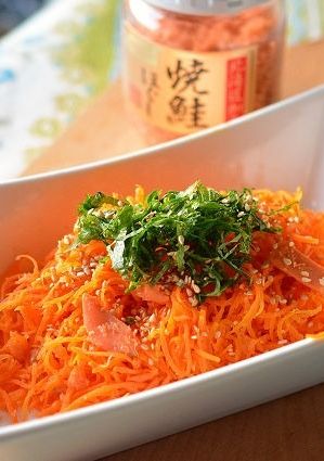 焼鮭フレークとアロマレッド（にんじん）の炒めもの-レシピのメイン写真