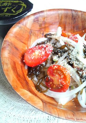 夏の一品♪簡単♪ゴマ風味もずく酢サラダ-レシピのメイン写真