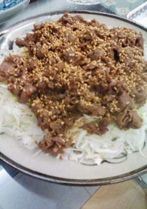 牛肉のピリ辛炒め★山盛りキャベツのっけ♪-レシピのメイン写真