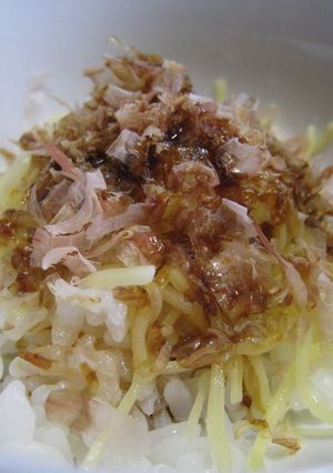 チーズとかつおぶしのごはん-レシピのメイン写真
