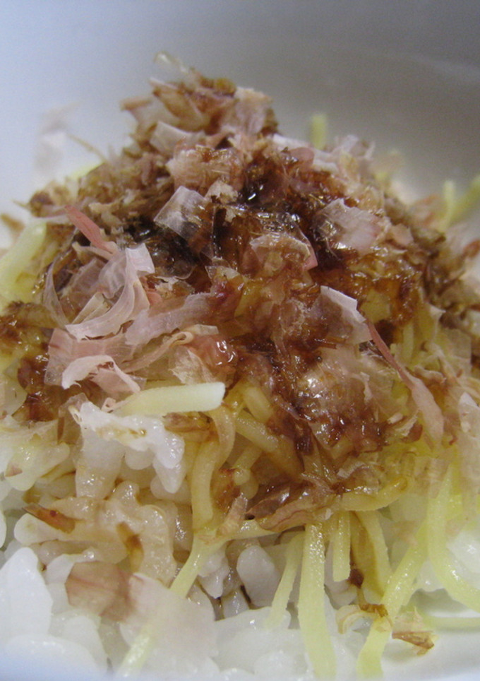 チーズとかつおぶしのごはん-レシピのメイン写真