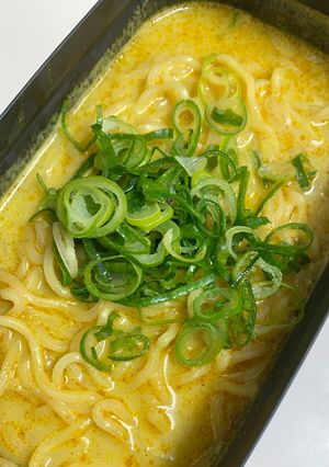 キャンプ飯！ミルクカレー味噌ラーメン-レシピのメイン写真
