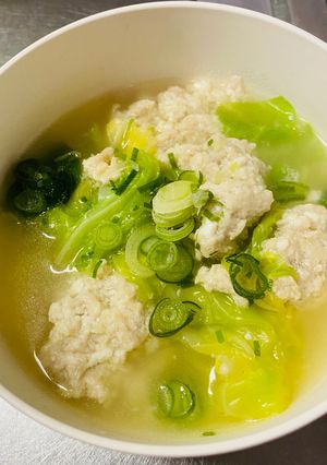 簡単時短！春キャベツと鶏団子のスープ-レシピのメイン写真