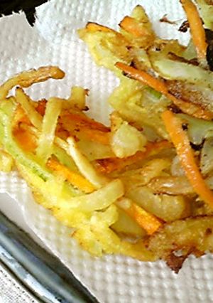 フライパンで 玉ねぎと人参 のかき揚げ-レシピのメイン写真