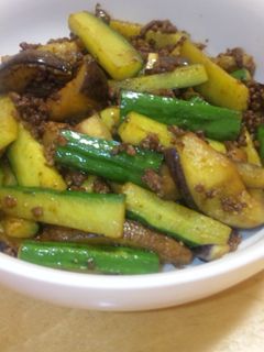 夏野菜を満喫☆なすときゅうりのカレー炒め-レシピのメイン写真