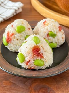 枝豆と梅のほっこりおにぎり-レシピのメイン写真