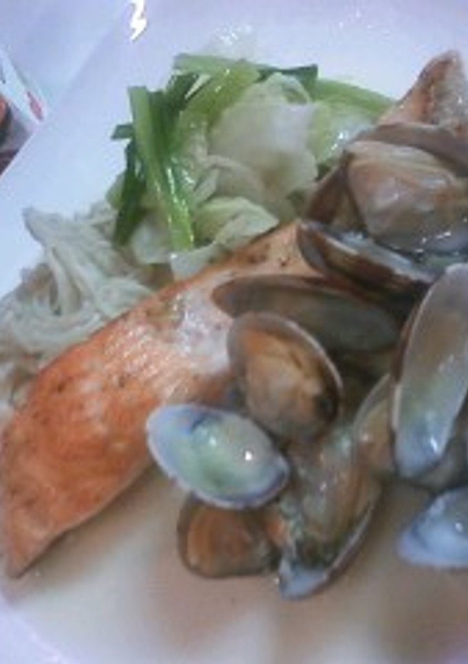 フライパンひとつ♪魚介と野菜の酒蒸し-レシピのメイン写真
