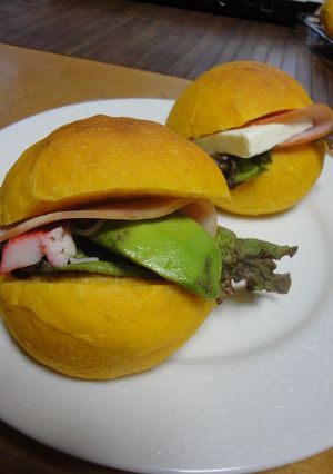 パン生地にも野菜たっぷり♪クリチーサンド-レシピのメイン写真