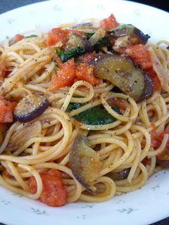 トマトとナスとバジルの夏パスタ-レシピのメイン写真