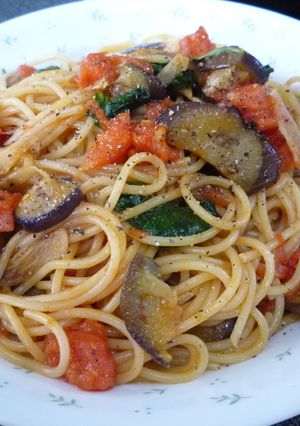 トマトとナスとバジルの夏パスタ-レシピのメイン写真