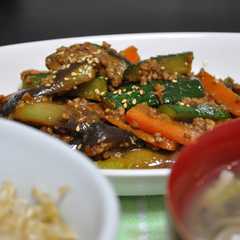 夏野菜の肉味噌炒めで、ご飯がすすむ！-レシピのメイン写真