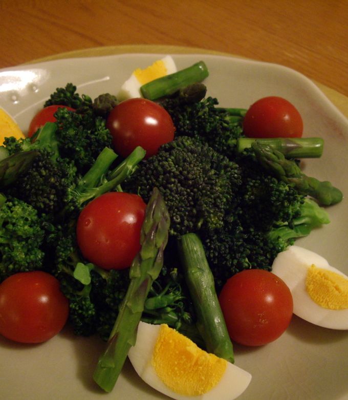 アスパラ、ブロッコリー、ゆで玉子サラダ by カナー 【クックパッド