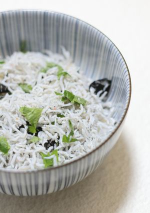 釜揚げしらす丼は酢飯で！大葉と海苔を添えて-レシピのメイン写真
