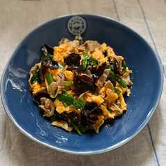 รูปของ きくらげと豚肉のニラ玉炒め