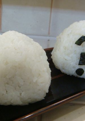 ひっくりヾ(;ﾟДﾟ;)ノ　おむすび△-レシピのメイン写真