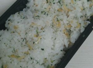 お弁当のふりかけごはんに＋カルシウム♪-レシピのメイン写真