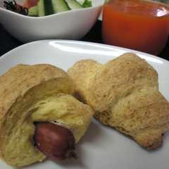 รูปของ 野菜充実？ロールパン＆ウインナーパン。