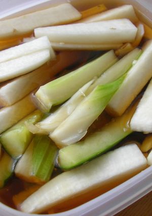 簡単すぎてごめん！セロリの酢漬け-レシピのメイン写真
