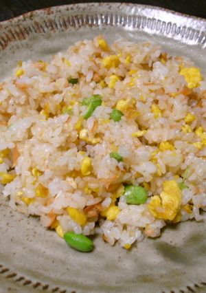 残り物で焼き鮭と枝豆のチャーハン-レシピのメイン写真