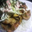 豚キムチ丼のサラダ乗せ