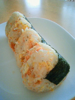 子供もパクパク♪しらす&卵&鮭のおにぎり-レシピのメイン写真
