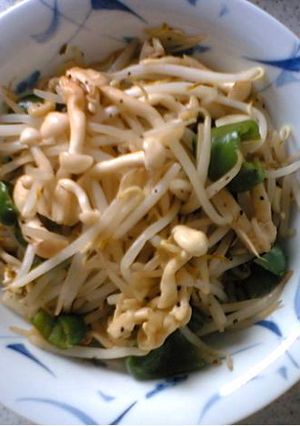 節約の定番!もやしとしめじの炒め物-レシピのメイン写真