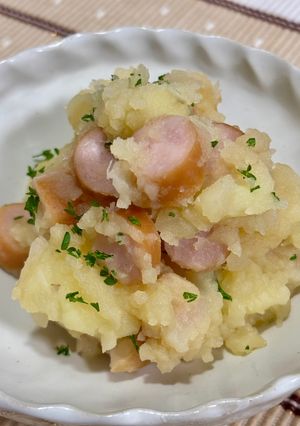 新じゃがいもとソーセージの柔らか煮♪-レシピのメイン写真