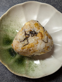 醤油の香ばしい香りが最高!塩昆布おにぎり-レシピのメイン写真