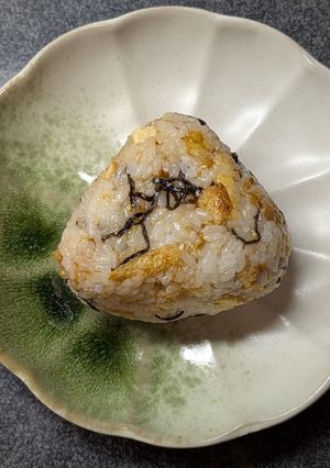 醤油の香ばしい香りが最高！塩昆布おにぎり-レシピのメイン写真