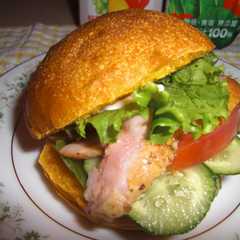 A picture of ホームベーカリーで野菜ジュースのバンズ.