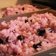 おめでたい日にぴったり黒豆のピンクお寿司