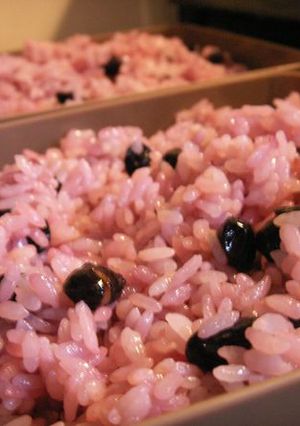 おめでたい日にぴったり黒豆のピンクお寿司-レシピのメイン写真