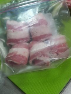 お肉の冷凍保存は巻き巻きロールで♪-レシピのメイン写真