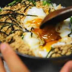 A picture of **鶏そぼろ丼**.