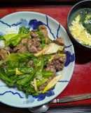 レタスと牛切り落とし肉の餡掛け