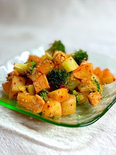 韓国風!ブロッコリーとカクテキの和え物-レシピのメイン写真