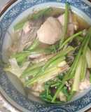 蕎麦つゆで簡単　セリと鶏もも肉のさっと煮