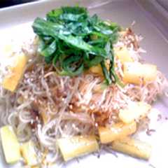 รูปของ 沢庵とちりめんじゃこの焼きそうめん