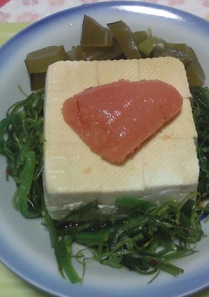 中華わかめ茎わかめたらこ載せ冷奴のタパス-レシピのメイン写真