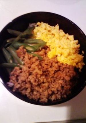 簡単★干し椎茸入り鶏そぼろの三食丼-レシピのメイン写真